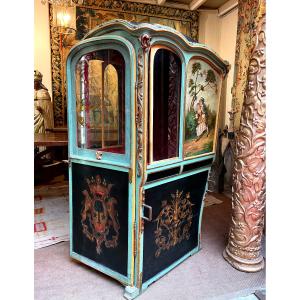 Louis XV Style Sedan Chair In Carved Rocaille Wood - France - Provence, 18th Century