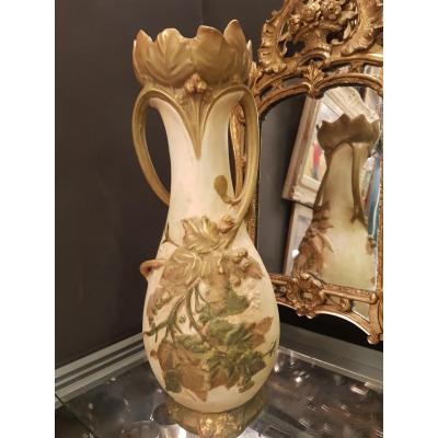 Grand Vase Royal Dux Art Nouveau Bohême vendu à  la Samaritaine en 1870