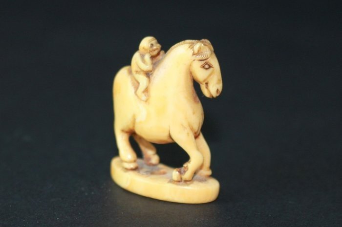 Netsuke (1) - Ivory - Monkey On Horseback - Japan - Edo Period (1600-1868) - Japanese Art-photo-2