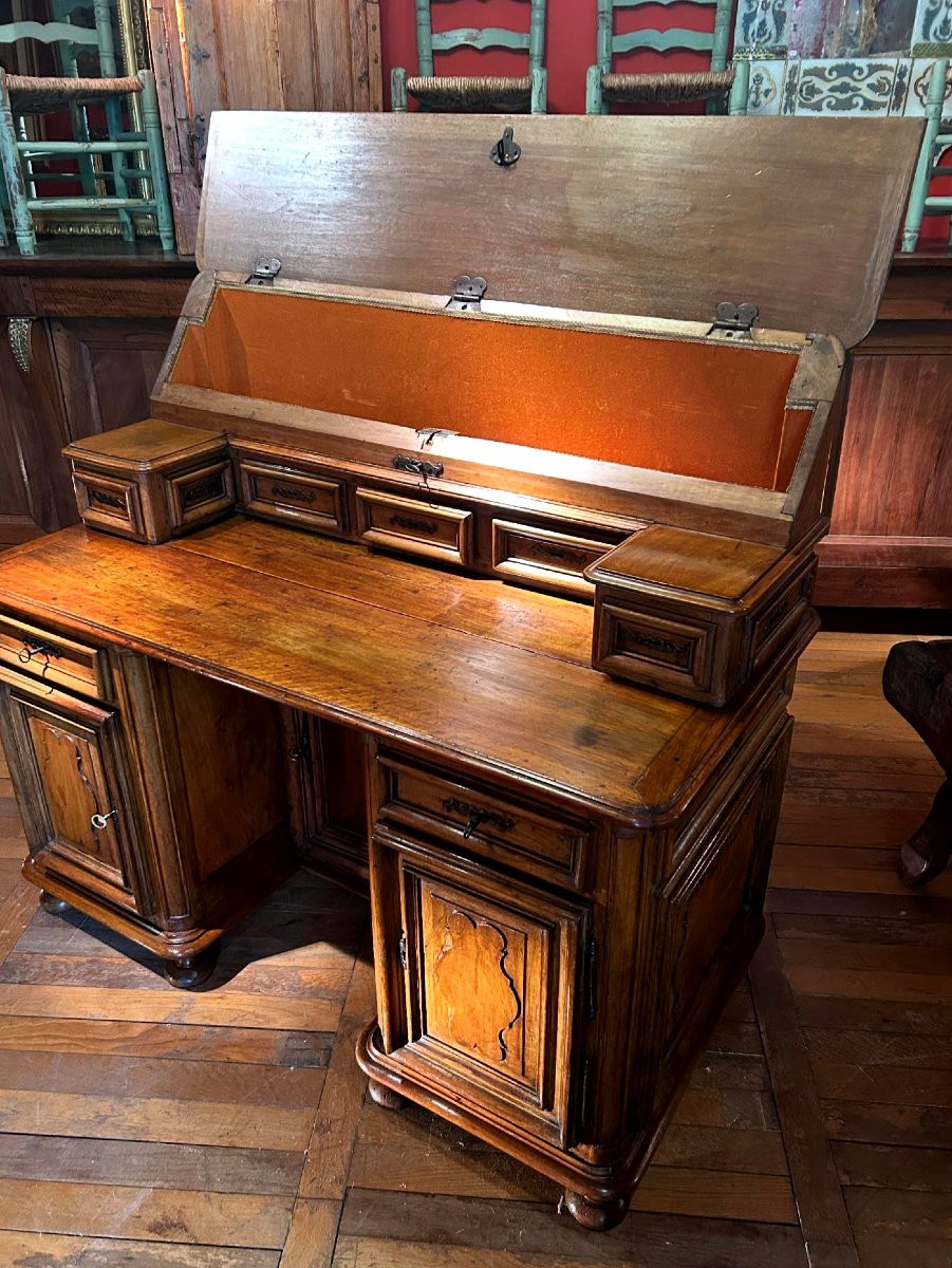 Middle Office Or Money Changer's Office-photo-3