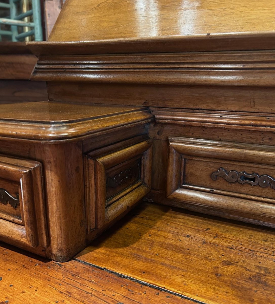 Middle Office Or Money Changer's Office-photo-4