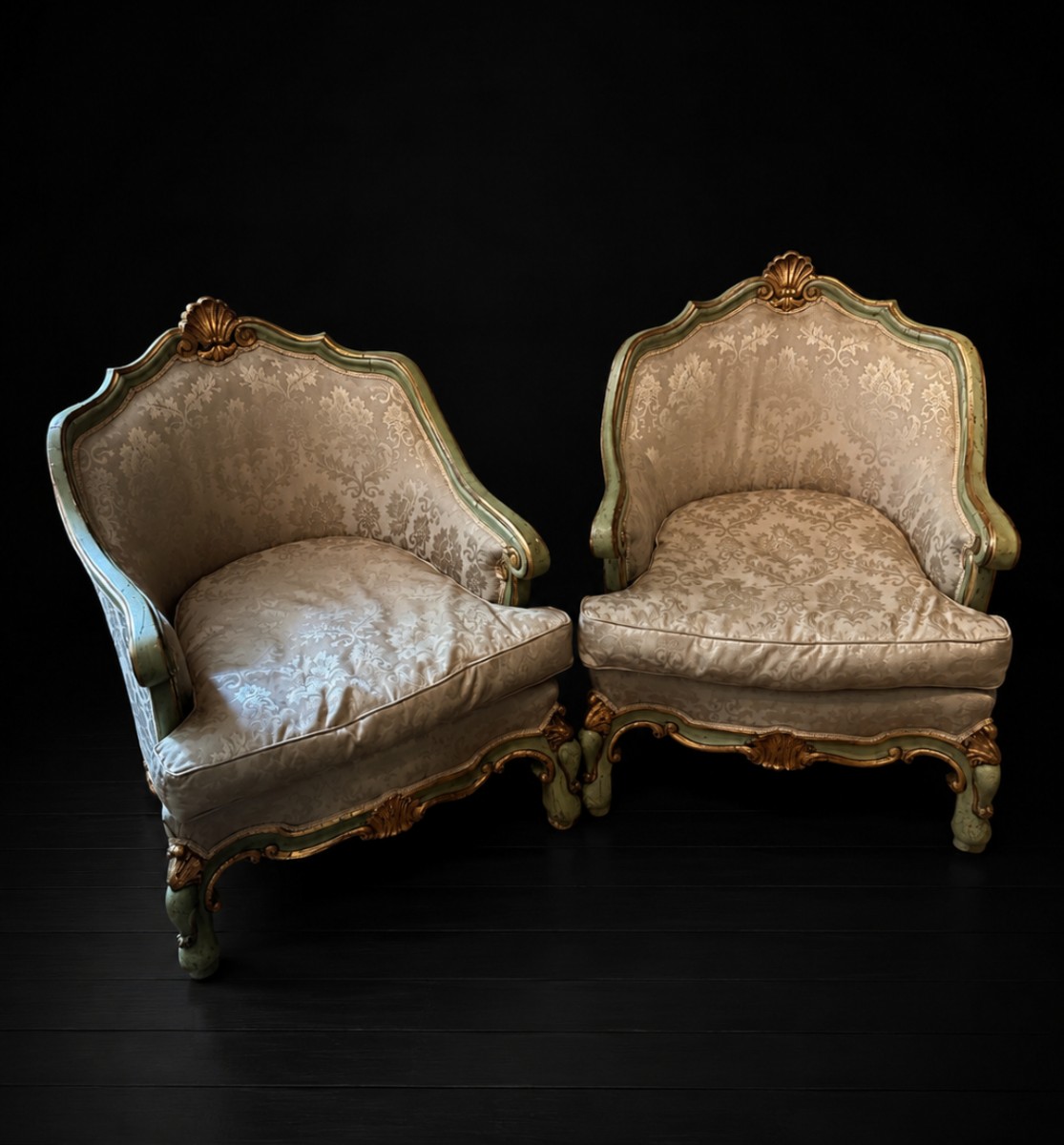 Paire de bergères italiennes de style Louis XV 