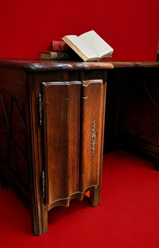 Louis XIV-era Desk In The "arbalète" Style