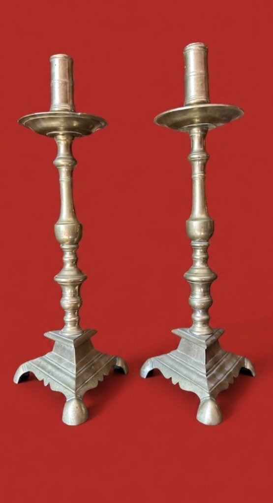 Pair Of 17th-century Bronze Candlesticks-photo-2