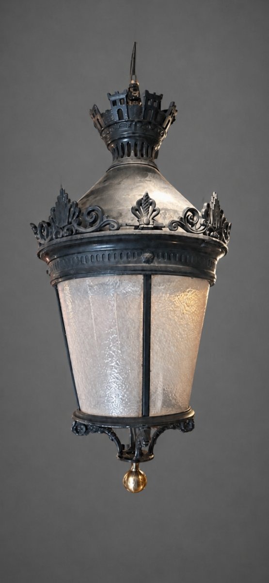 Four Streetlights In The City Of Paris 