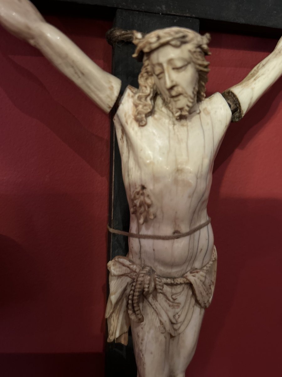 Christ Carved From Ivory -photo-2