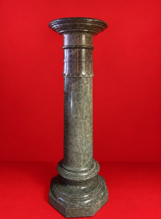 Colonne en serpentine