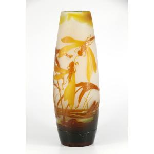 Vase Gallé (nénuphars et libellules)