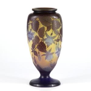 Gallé Vase (fuchsia)