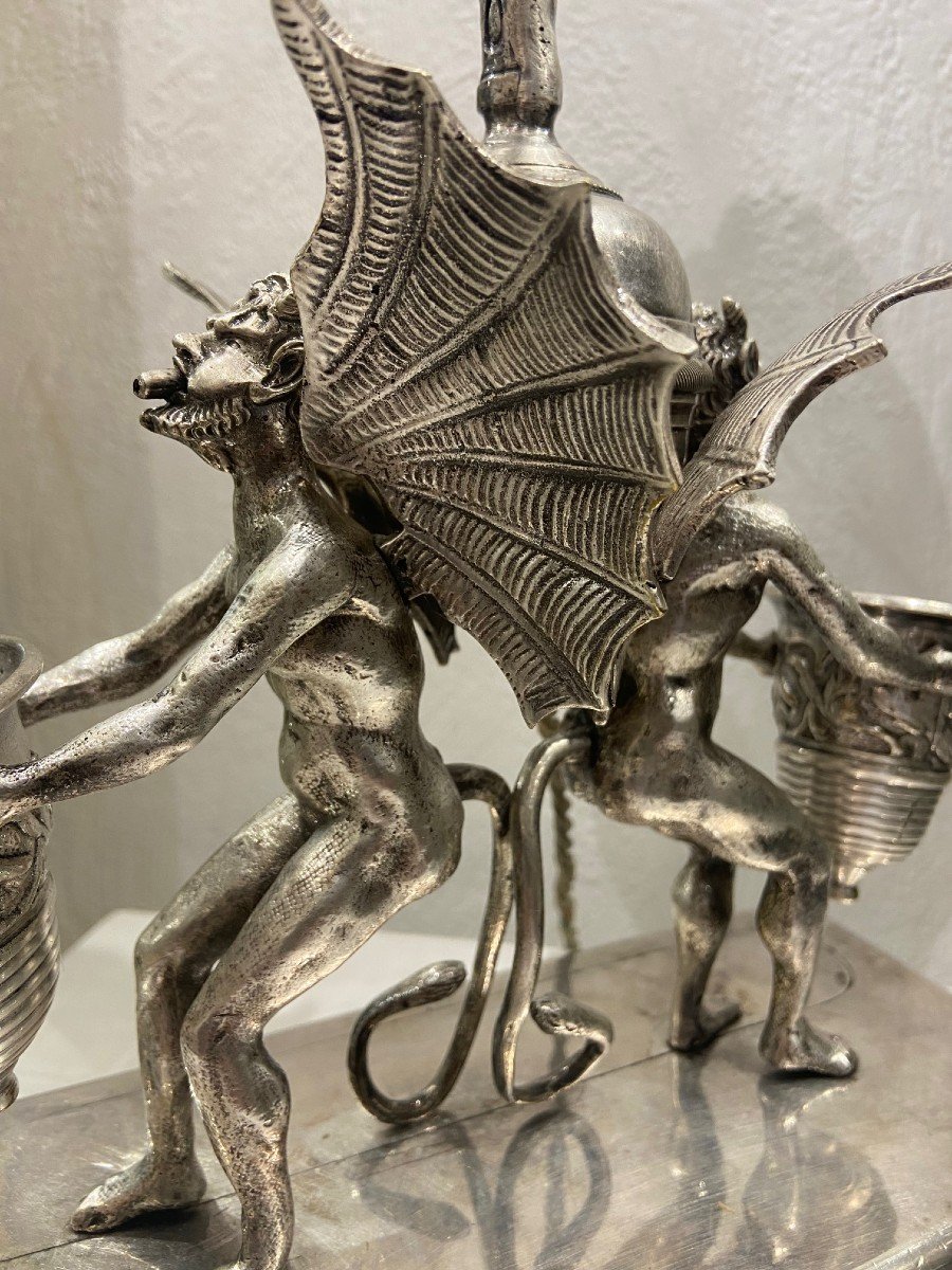 Pyrogène aux Diables en bronze argenté transformé en lampe flamme.-photo-4