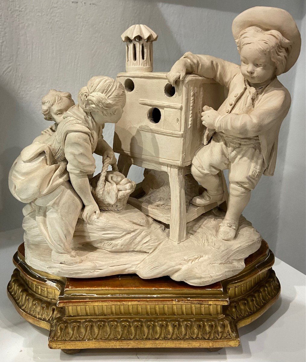 Colporteur de Boîte d'Optique en Terre cuite de Nancy d'après le groupe de SEVRES  par FALCONET