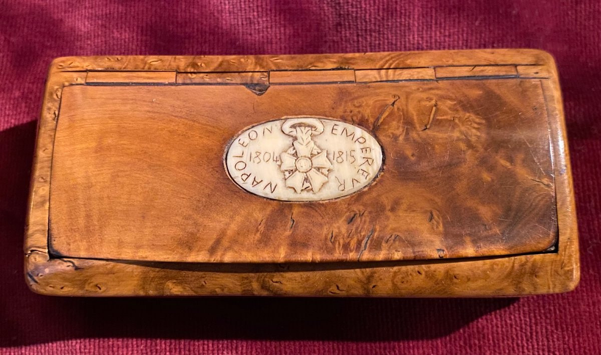 Elm Burl Snuffbox With Bone Inlay Inscribed "napoleon Emperor 1804-1815" - Empire-photo-2
