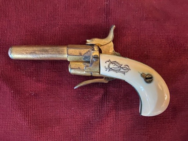 Pistolet à broche , plaqué or , signé "LE FAUCHEUX PARIS" - Calibre 5,5-photo-3