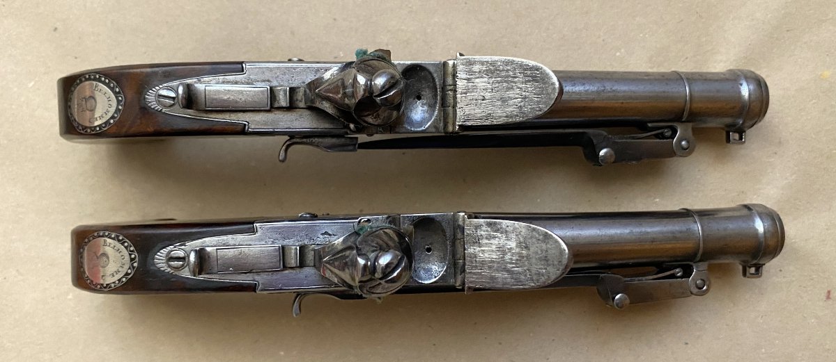Paire de pistolets à silex à l’écossaise de type Queen Ann à coffre - Circa 1790-photo-1
