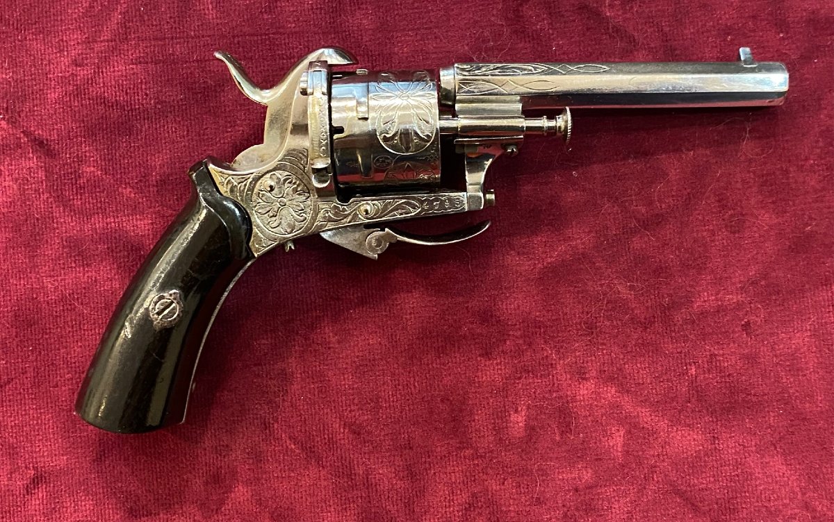  Revolver à broche 8 mm de type LEFAUCHEUX entièrement ciselé du XIXe