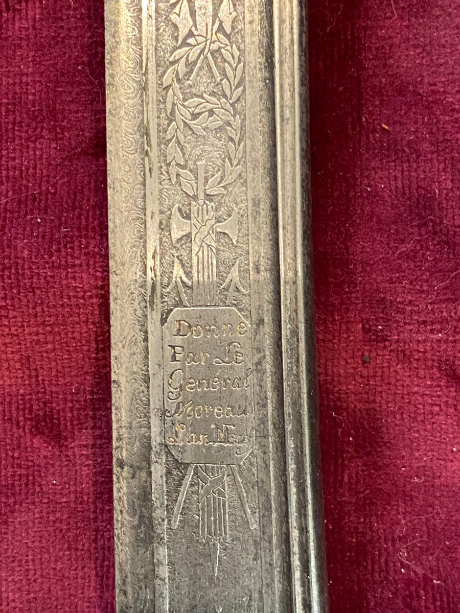 Sabre de récompense offert par le Général MOREAU (1763-1813)  en l'An IX.-photo-2