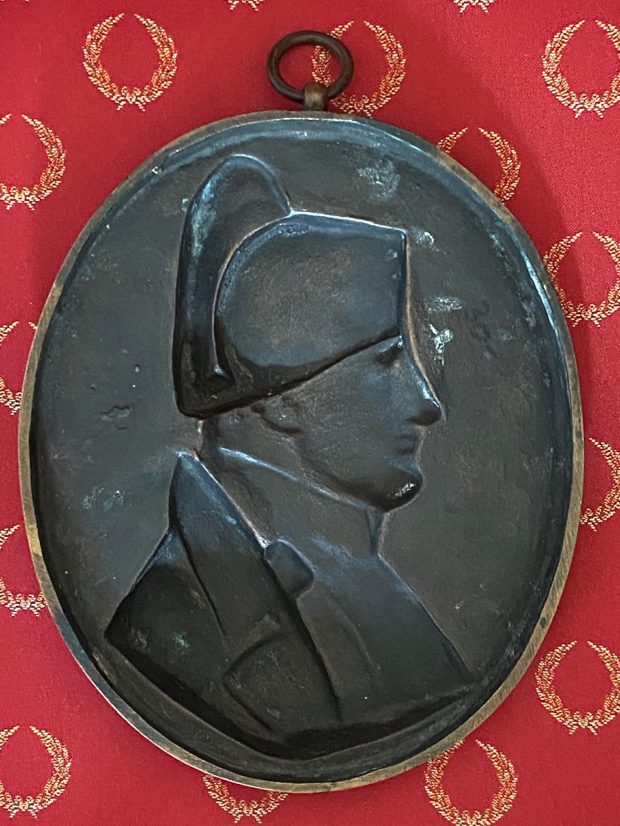 Médaillon en laiton au profil de NAPOLEON  1er - XX siècle-photo-3