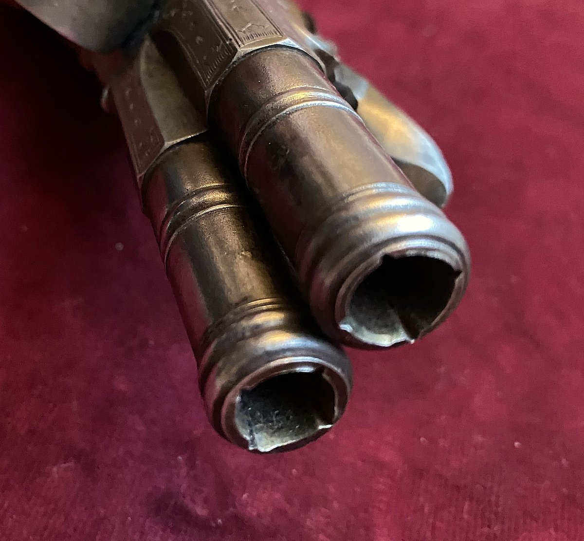  Petit pistolet de voyage à coffre, à balle forcée, à doubles canons en table.- XVIII siècle-photo-5