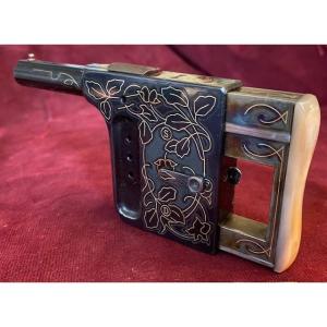 Pistolet à répétition automatique "Le GAULOIS" - Luxe - à décor niellé or dans son coffret.