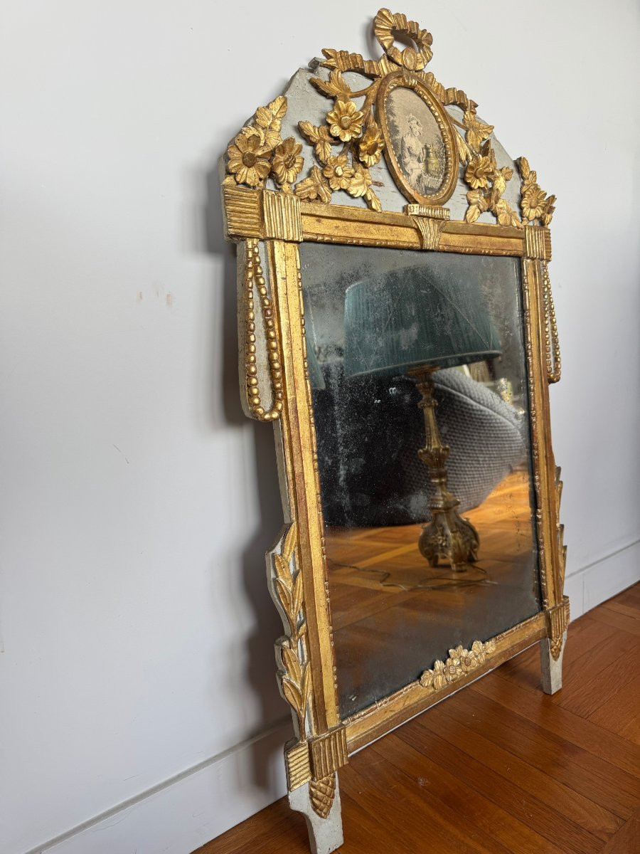 Louis XVI Style Carved And Gilded Wooden Mirror With Medallion-photo-3