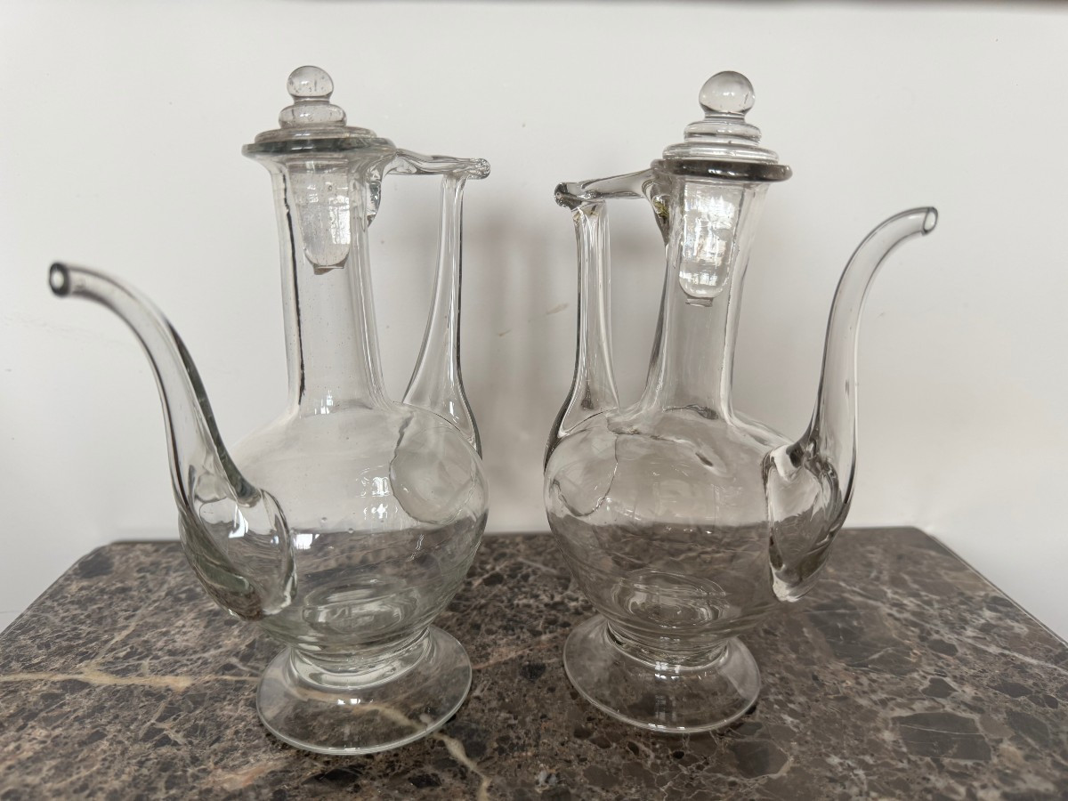 Paire de burettes en verre soufflé XVIIIe