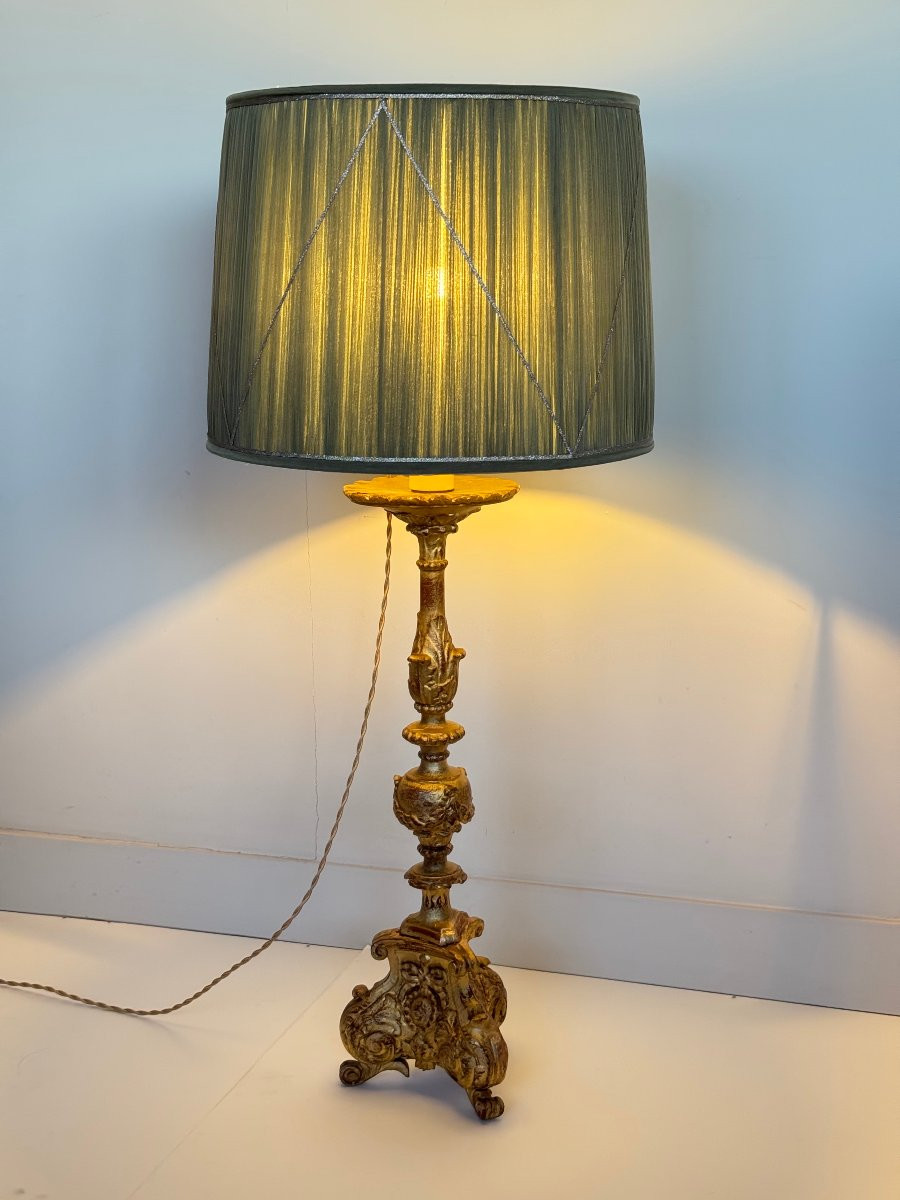 Pique-cierge en bois sculpté et doré monté en lampe – XVIIIe siècle-photo-1
