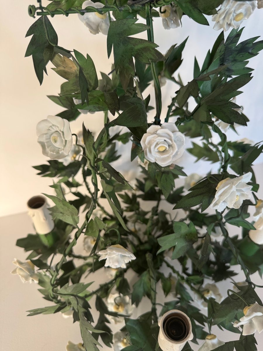 Paire de lustres en tôle peinte et fleurs en porcelaine – Style Louis XV-photo-4