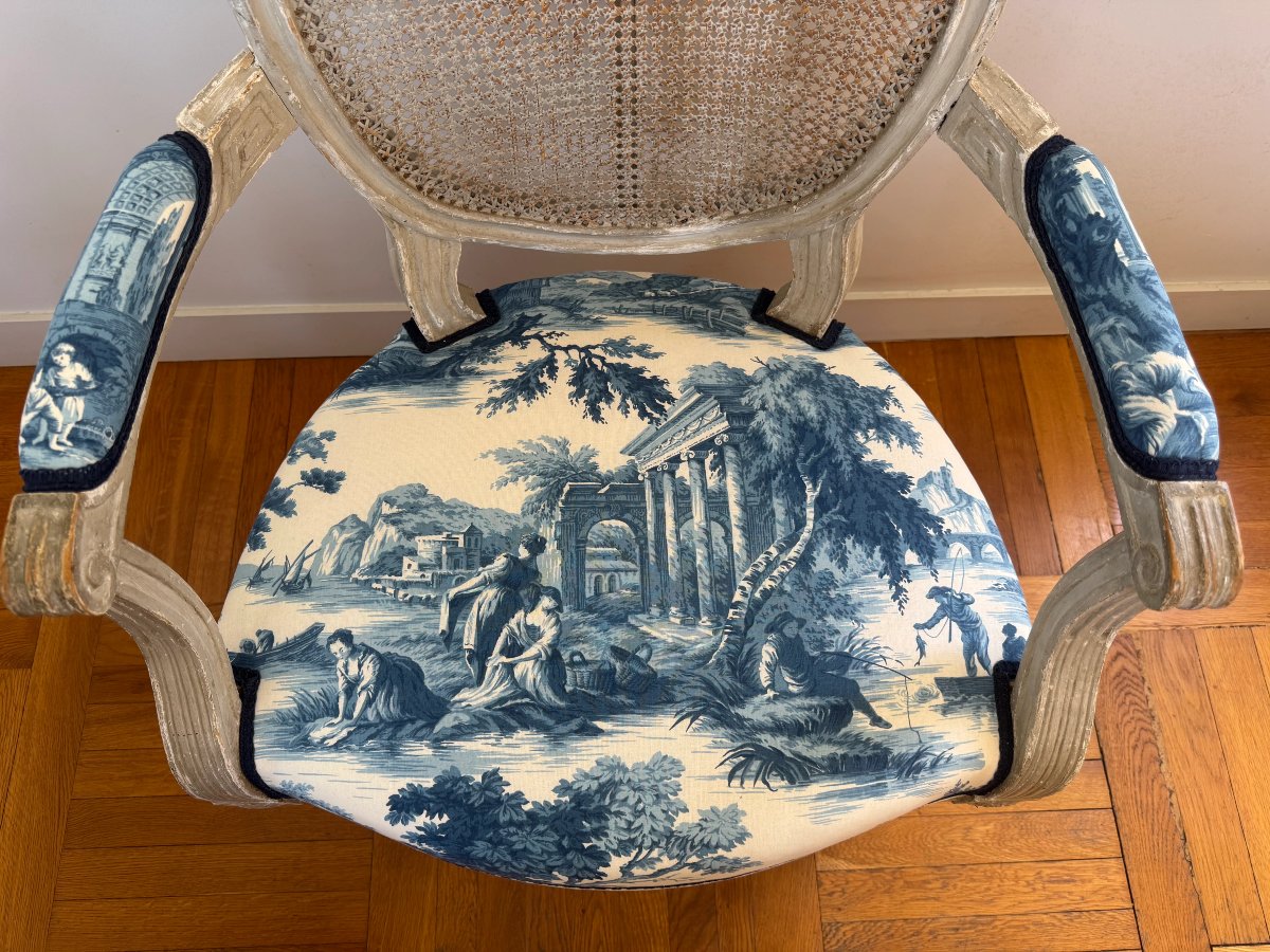 Paire de fauteuils cabriolets à dossier médaillon – Époque Louis XVI-photo-4