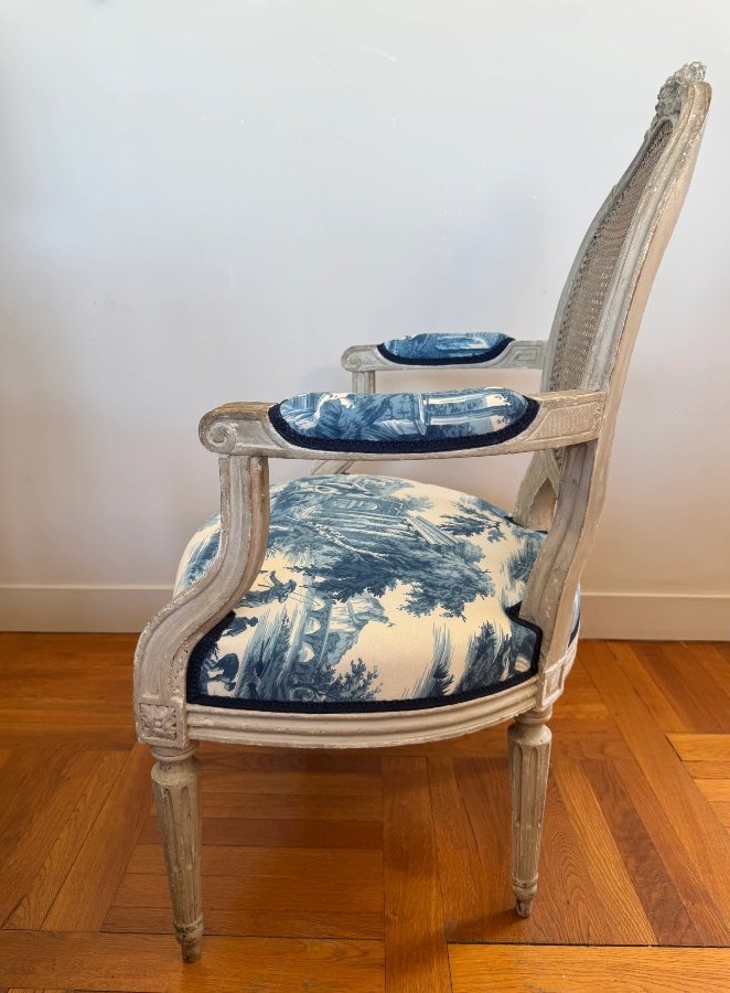 Paire de fauteuils cabriolets à dossier médaillon – Époque Louis XVI-photo-4