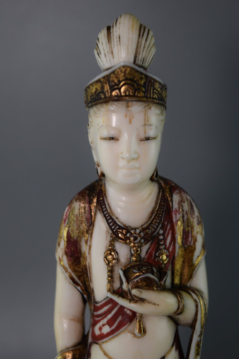 Polychrome Ivory Okimono Kannon Standing On A Lotus Throne-photo-3