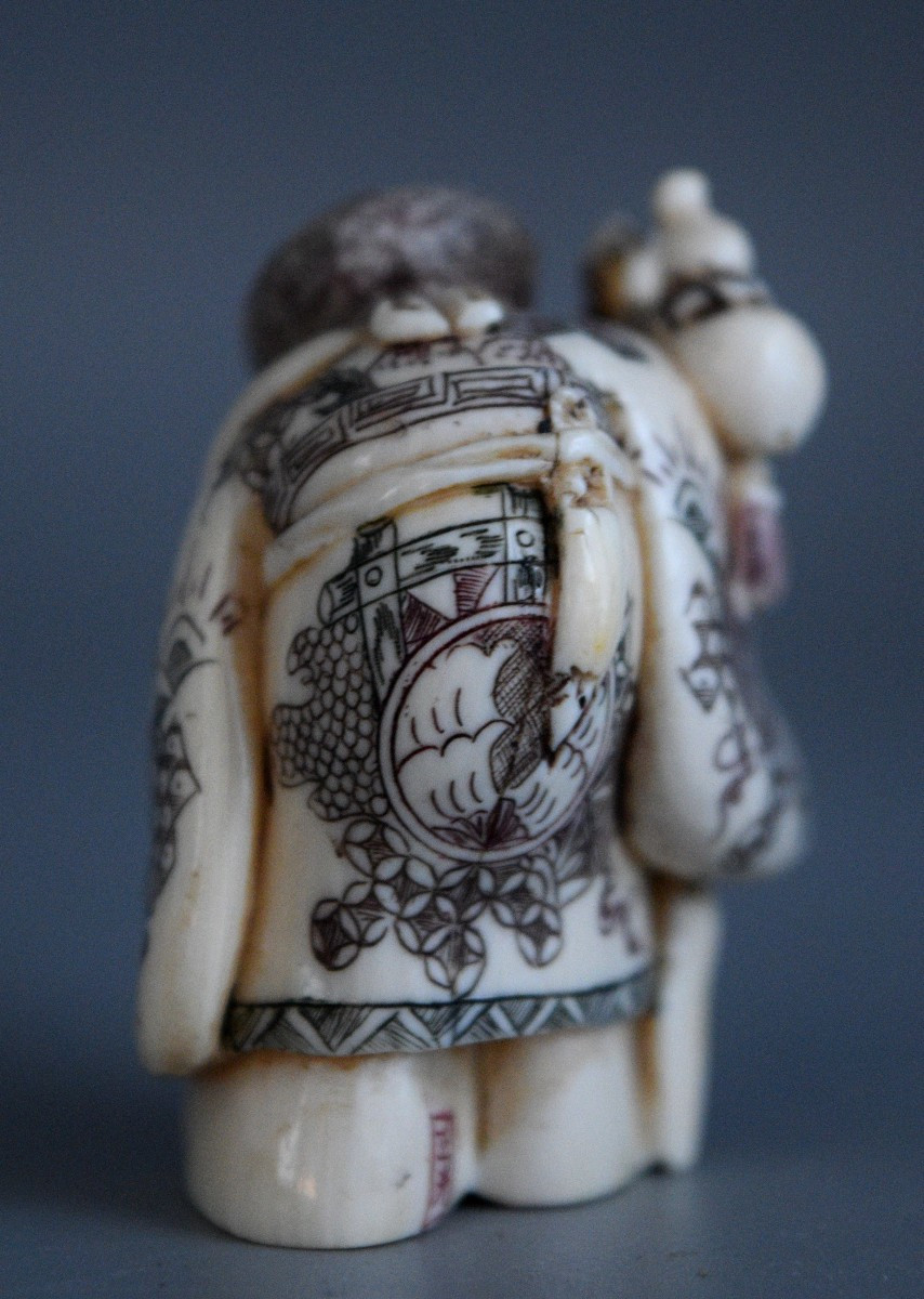 Okimono en ivoire représentant un vieillard Japon  Okimono en ivoire, première moitié du XXème-photo-1