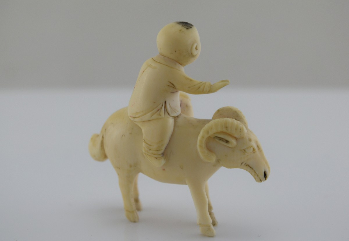 Ancient Ivory Netsuke – The Child On A Ram-photo-4