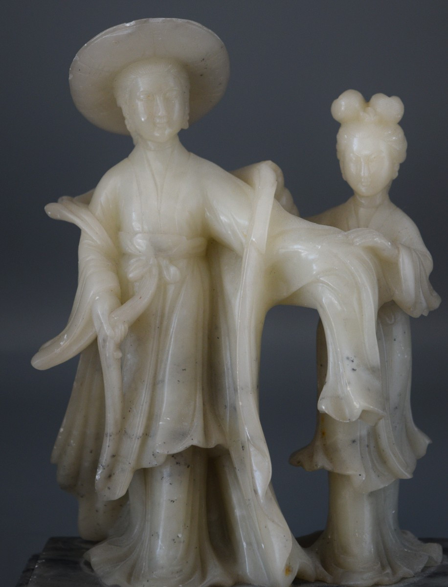 Élégante Sculpture Chinoise en Stéatite – La Dame et sa Servante (Vers 1950)-photo-2