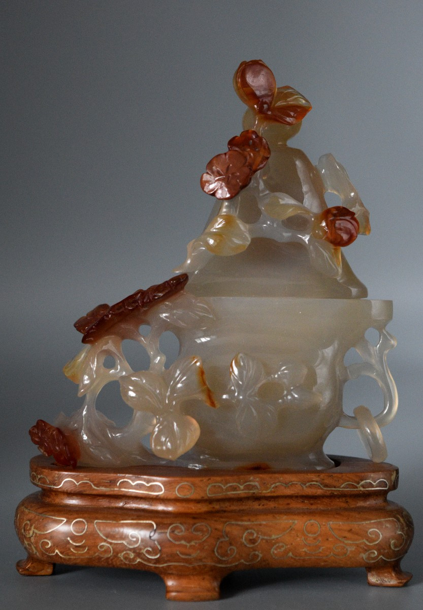 Decorative Vase In Agate And Openwork Sculpture