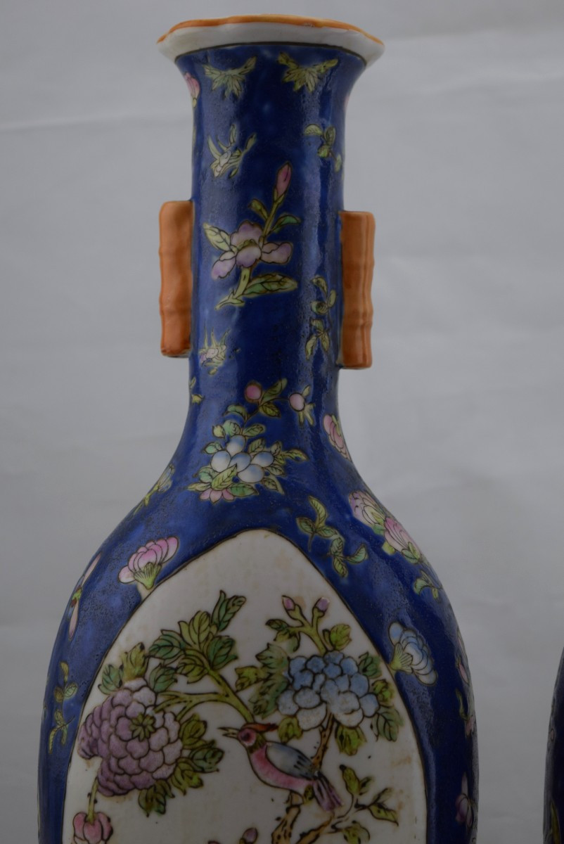 Paire de vases chinois en porcelaine à fond bleu, style Jiaqing, fin XIXᵉ-photo-2