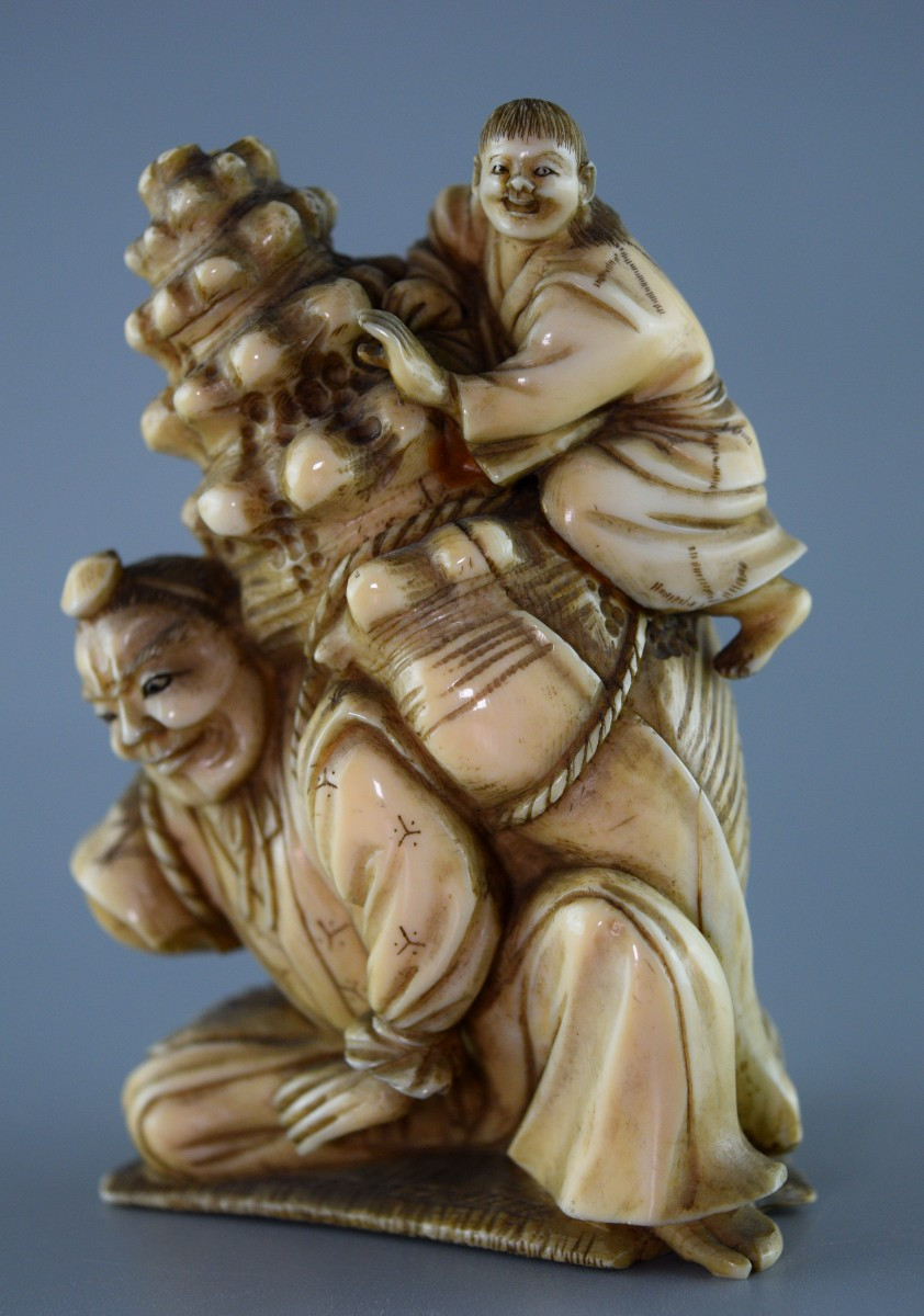 The Seashell, The Bearer, And The Helper: Japanese Okimono In Ivory-photo-2
