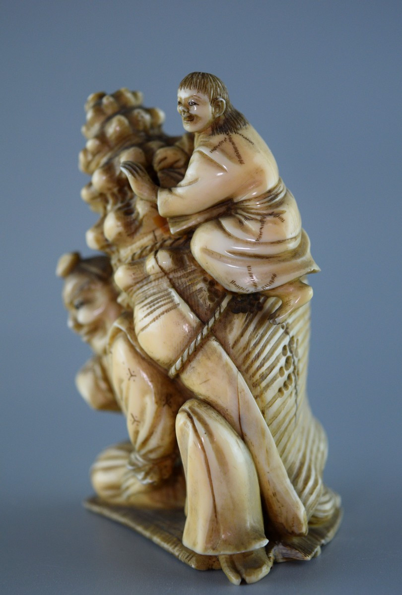 The Seashell, The Bearer, And The Helper: Japanese Okimono In Ivory-photo-3