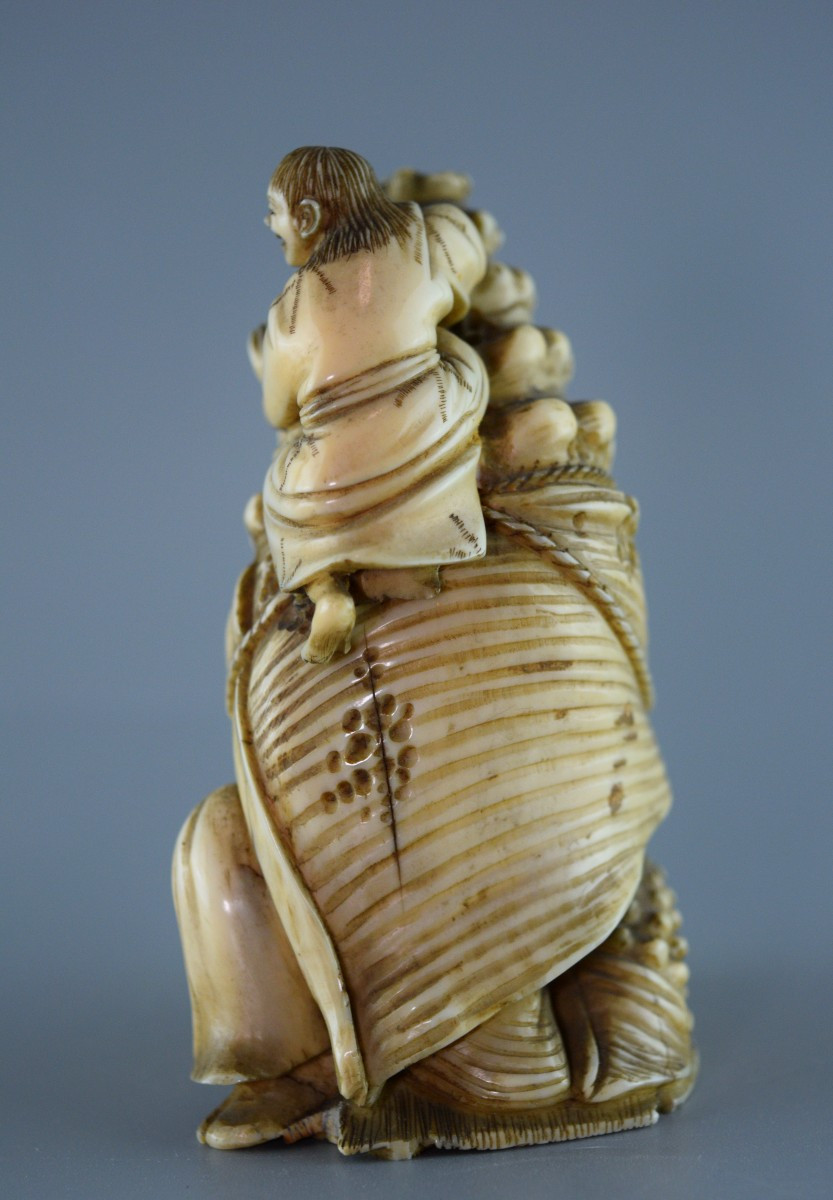 The Seashell, The Bearer, And The Helper: Japanese Okimono In Ivory-photo-4