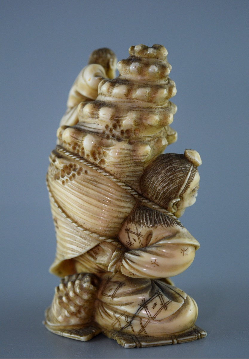 The Seashell, The Bearer, And The Helper: Japanese Okimono In Ivory-photo-3