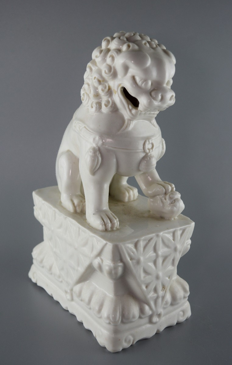 Statuette de Lion Gardien Impérial, Porcelaine Blanche de Dehua