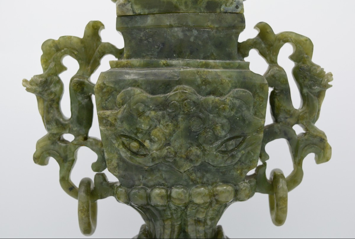 Vase Couvert en Jade Vert à Décor de Taotie et Anses Dragons-photo-1
