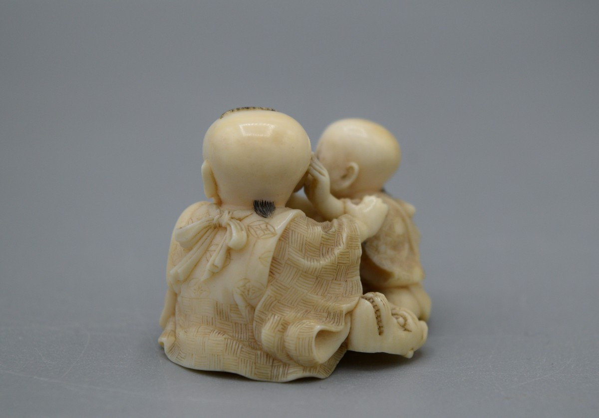 Ivory Netsuke Depicting Two Children Playing (edo/meiji Period)-photo-1