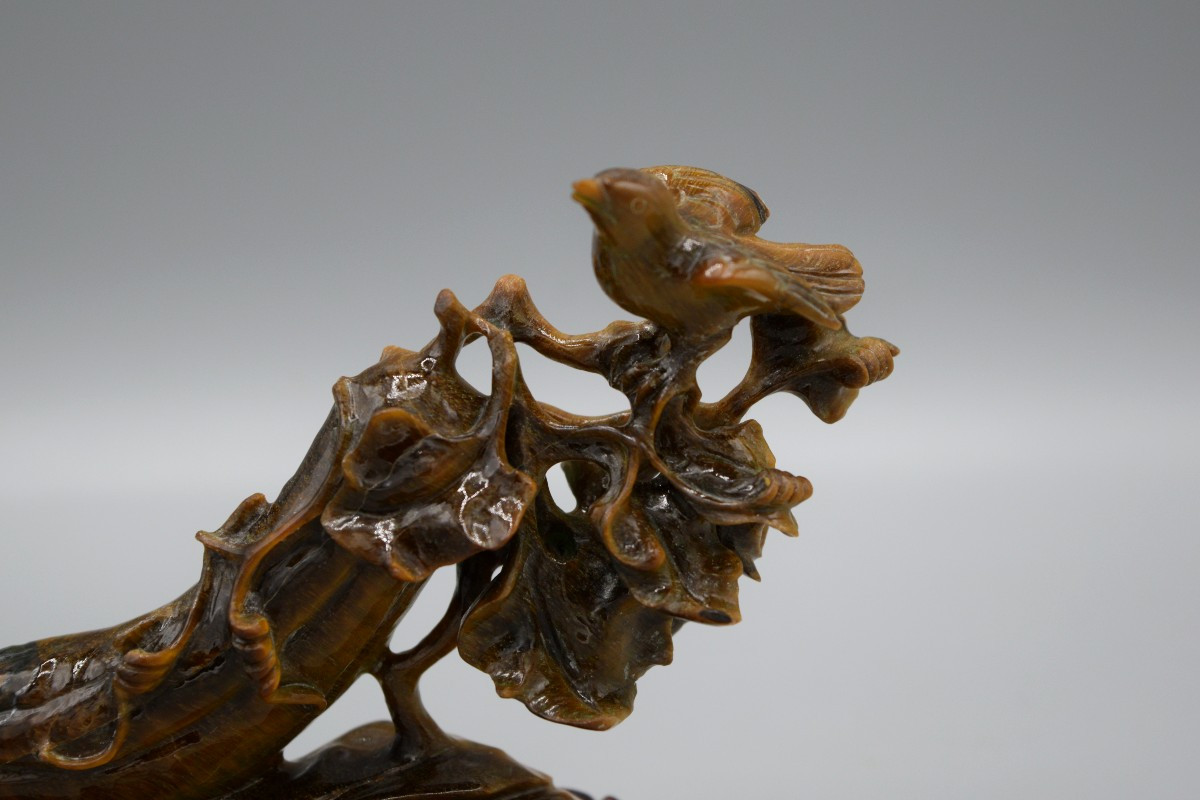 Sculpture en Œil-de-Tigre : Oiseau sur Gourde, circa 1950-photo-2