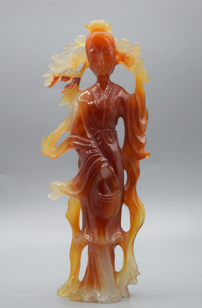 Carnelian Agate Figurine Of A Lady With A Basket, Qing Dynasty / Republic