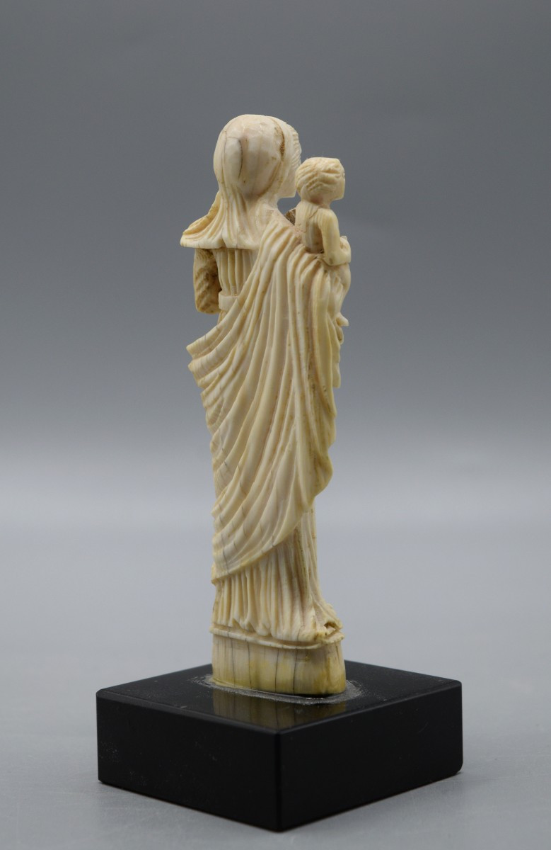 Vierge à l'Enfant en ivoire sculpté-photo-4