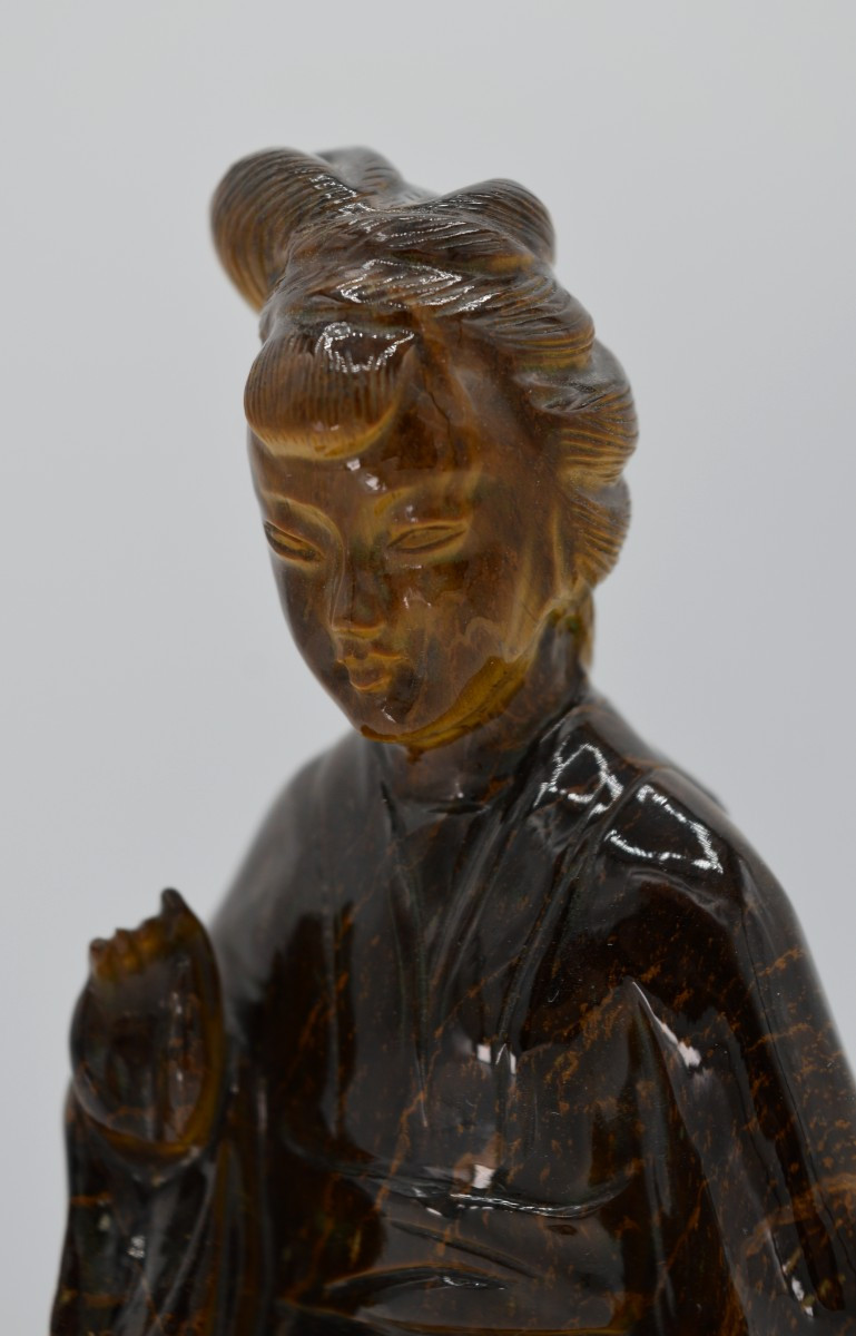 Statuette Féminine en Œil-de-Tigre Chatoyant-photo-3