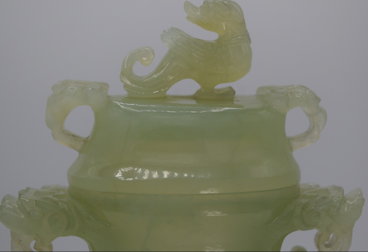 Covered Jade Vase From XIuyan, Taotie Decoration – Archaic Style-photo-3