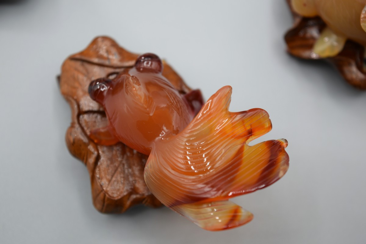 Cinq Poissons Rouges en Agate Sculptée - Chine, Milieu du XXe Siècle-photo-1