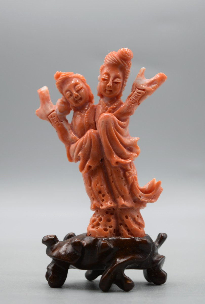 Sculpture de Deux Fées Chinoises en Corail Rouge Véritable