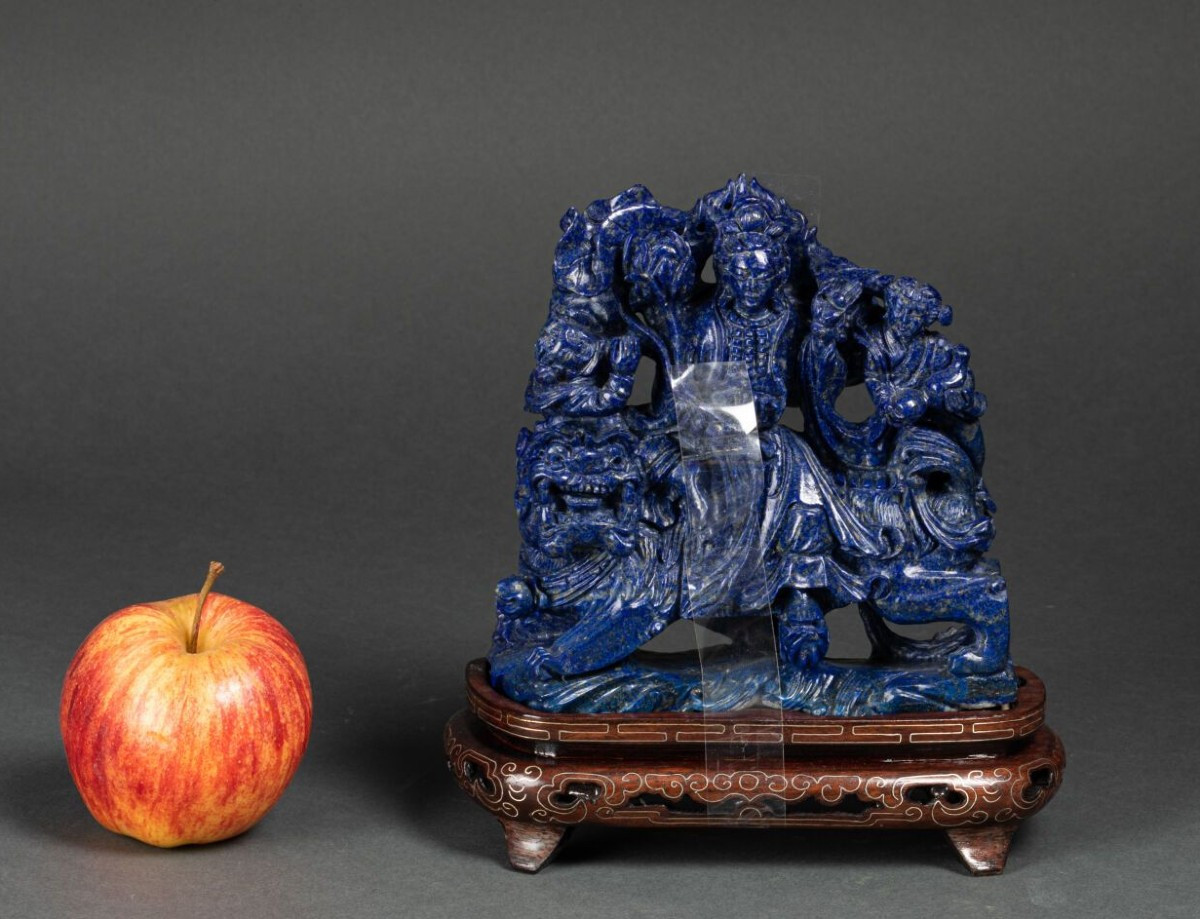 Sculpture de Guanyin en Lapis-Lazuli 